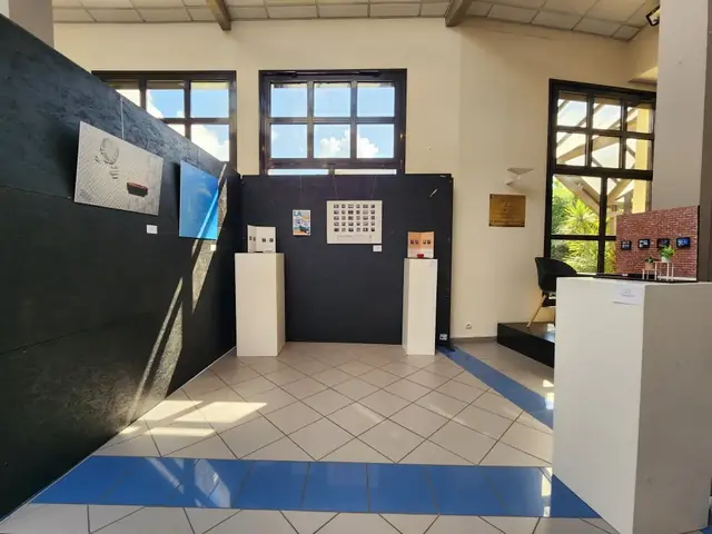 La plus petite exposition photo au monde — in situ — image 3